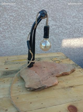 Lampe bois avec fourche de velo ampoule type Edison