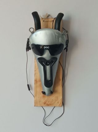 Tête de taureau/bête a cornes futuriste pièces de vélo