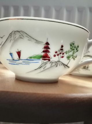 4 jolies tasses en porcelaine de Chine 