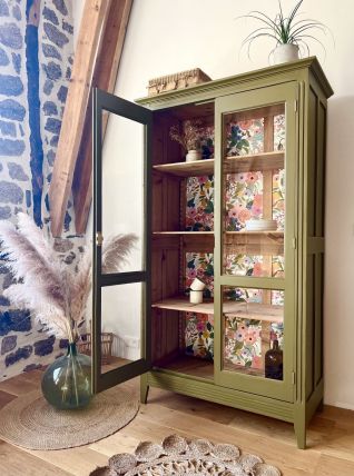 Armoire vitrine parisienne 