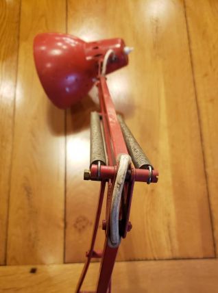 Lampe rouge d'atelier amovible