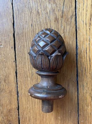 Boule d’escalier pomme de pin en bois