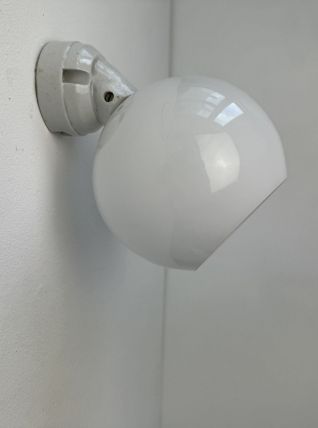 ANCIENNE PETITE APPLIQUE EN OPALINE  ET CERAMIQUE VINTAGE