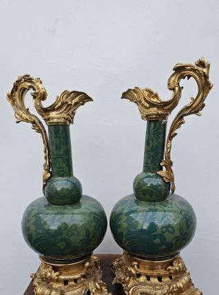 Paire de vases en porcelaine d'exportation chinoise de style