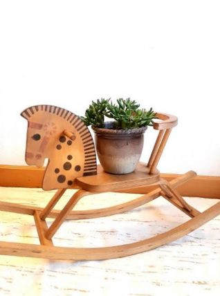 Cheval à bascule vintage en bois