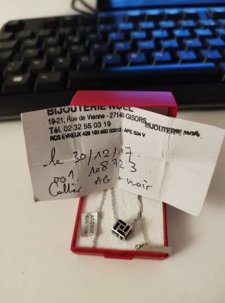 Collier - Argent rhodié - Cube - Laque noire - Guy Laroche