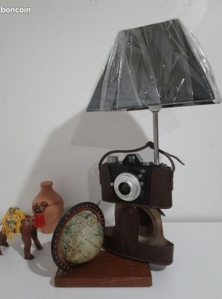 Lampe à poser déco recyclage appareil photo vintage