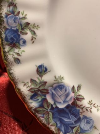 Assiette Royal Albert roses bleu or Très bon état 