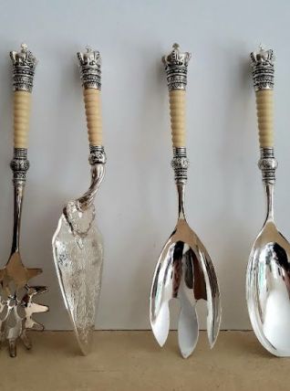 Set couverts de service aux couronnes 