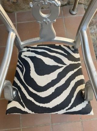 Fauteuil de style baroque, en bois, tissu zèbre