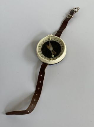 ANCIENNE MONTRE BOUSSOLE SOVIETIQUE CCCP 