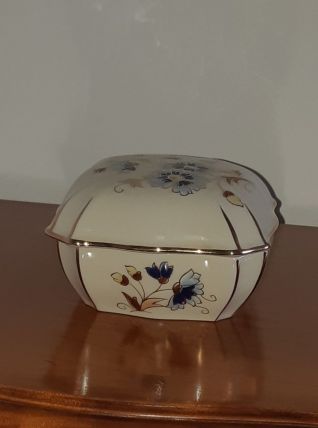 Petite bonbonnière en porcelaine émaillée