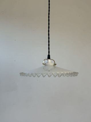 ANCIENNE SUSPENSION EN OPALINE DENTELEE 24,5 CM VINTAGE
