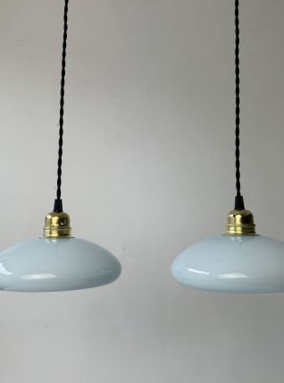 PAIRE D’ANCIENNES SUSPENSIONS EN OPALINE BLEUE VINTAGE