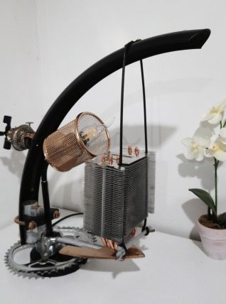 Lampe à poser recyclage déco artisanale "Vélo-moteur"