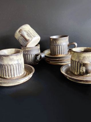 4 tasses avec sous-tasses