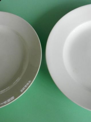 Plats anciens (2) en porcelaine blanche