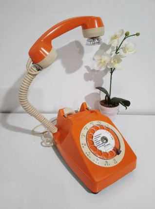 Lampe à poser recyclage téléphone vintage à cadran de 1982 