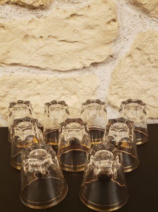 9 verres à liqueur transparents liséré doré