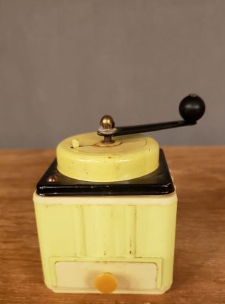 Ancien moulin à café dinette jaune et noir
