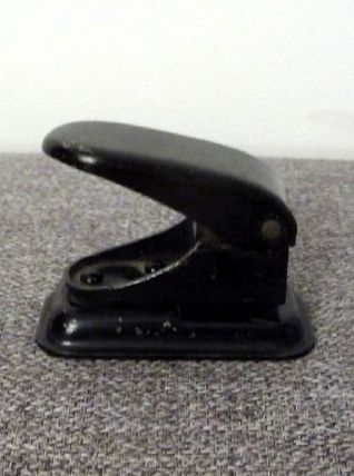 Perforatrice à Papier Vintage 1 Trou en Métal Noir   