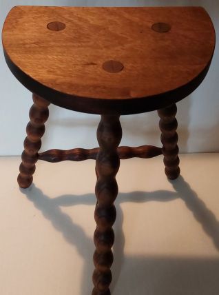 tabouret tripode en bois
