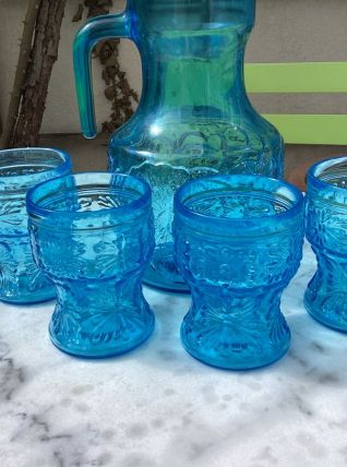 Carafe vintage en verre bleu