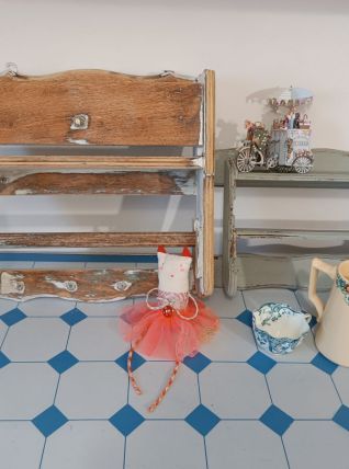 Étagères anciennes vintage patinées 