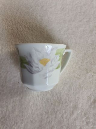4 tasses porcelaine 