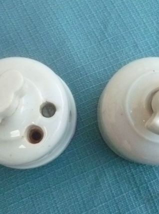 2 interrupteurs électriques en porcelaine , vintage