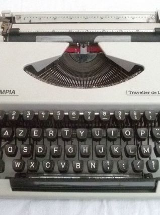 Machine à écrire Olympia Traveller De Luxe