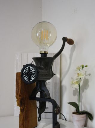 Lampe artisanale à télécommande recyclage hachoir mécanique