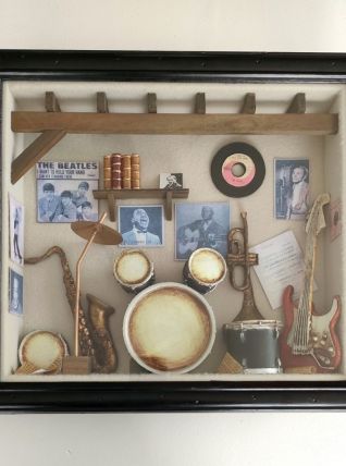 Diorama Beatles et instruments de musique - années 80