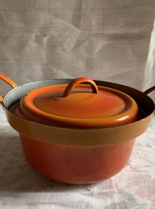 cocotte en métal émaillé ronde couleur rouge orange 