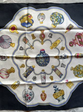 Gavroche Hermès 100% Soie - Parfums – Foulard carré 45cm
