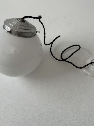 ANCIENNE SUSPENSION RONDE 18 CM EN OPALINE VINTAGE 