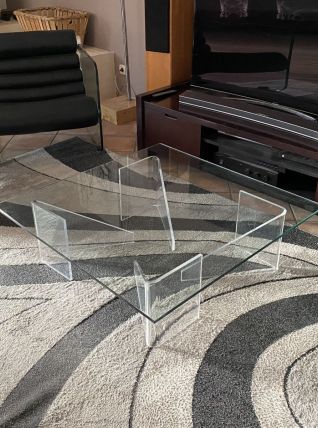 Table basse Roche Bobois. 1980. Plexiglas et verre. 100x100.