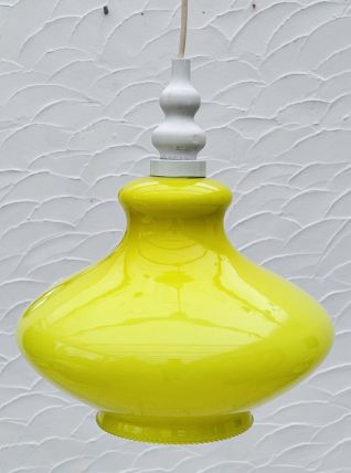 Suspension en opaline jaune