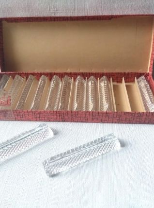 Lot de 12 portes couteaux en cristal vintage.  
