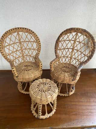 Petit salon rotin pour poupees annees 70.