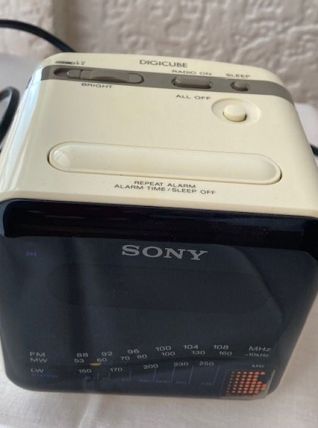 Radio réveil digicube Sony 