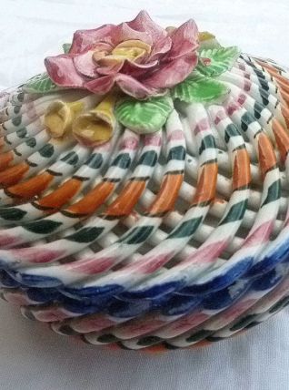 Bonbonnière faience, barbotine , vintage