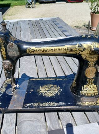Vieille machine à coudre singer