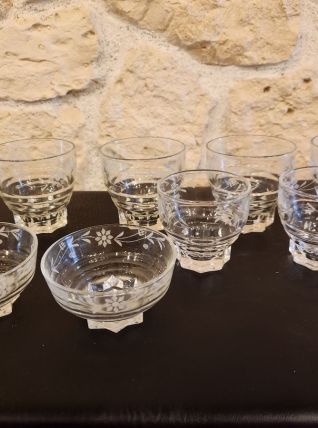 Lot de 8 verres vintage gravés pied étoile 
