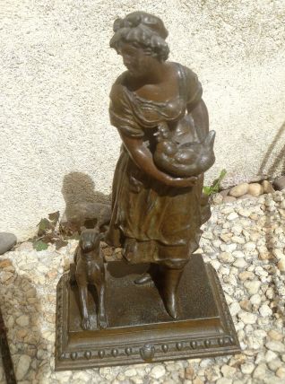 Statue en métal vintage