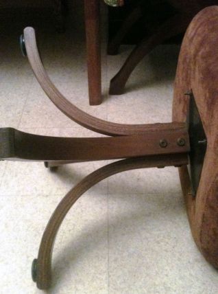 CHAISE OU FAUTEUIL PIVOTANT EN VELOURS, PIEDS BOIS