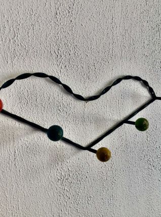 Portemanteau vintage 1960 coeur 5 patères boules bois - 60 c