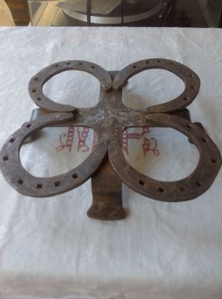 Dessous de plat fer a cheval 