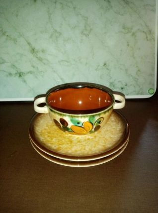 Bol et ses deux soucoupes