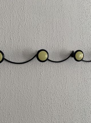 Portemanteau vintage 1960 mural jaune banane 4 patères - 65 